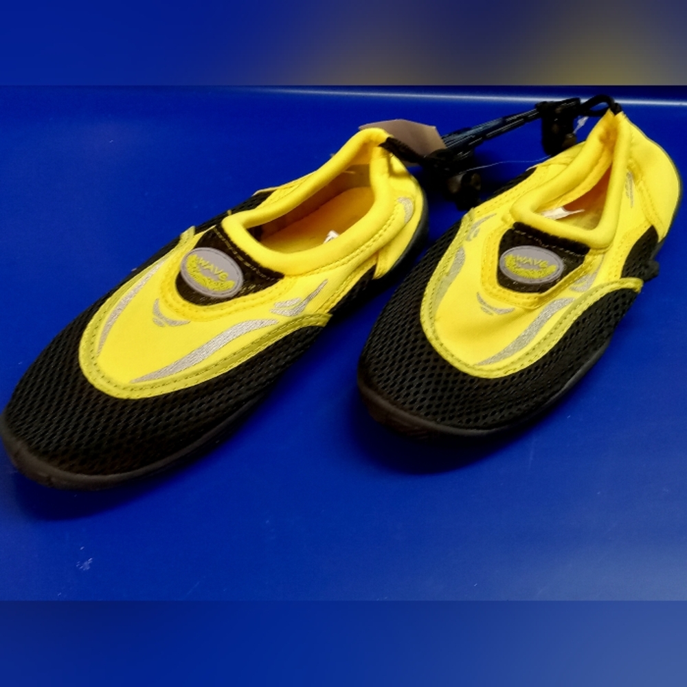 New easy USA Water Shoes Sz6